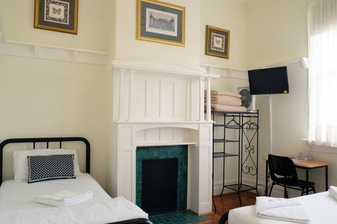 Hotel Claremont Guest House - Accommodation Sunshine Coast 2