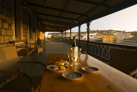 Imperial Fine Accommodation - Accommodation Sunshine Coast 2