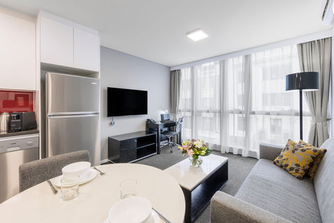 Meriton Suites Adelaide Street, Brisbane - Accommodation Sunshine Coast 2