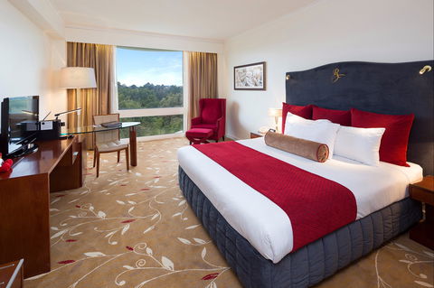 Royal On The Park Hotel And Suites - Accommodation Sunshine Coast 1