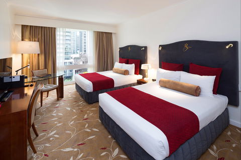 Royal On The Park Hotel And Suites - Accommodation Sunshine Coast 2