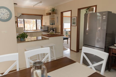 Taranaki Beach Unit - Accommodation Sunshine Coast 0