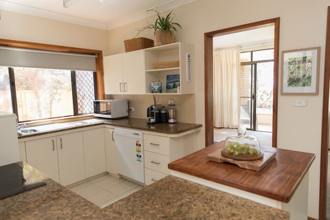 Taranaki Beach Unit - Accommodation Sunshine Coast 1