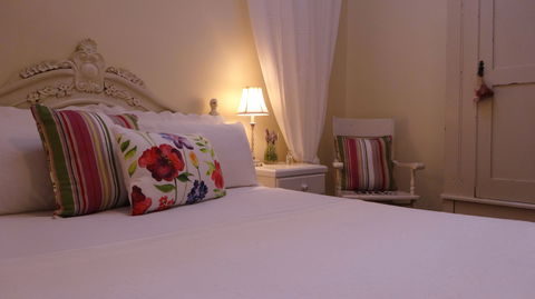 The Globe Inn - Accommodation Sunshine Coast 0