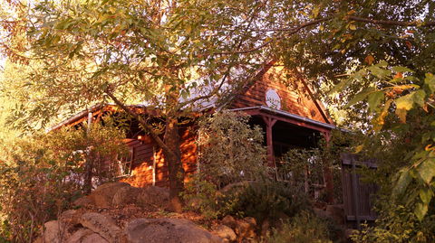 Artscape Cottage Beechworth - Accommodation Sunshine Coast 0