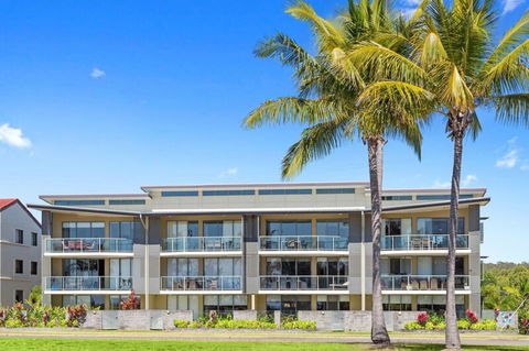 Beaches On Lammermoor Apartments - Accommodation Sunshine Coast 0