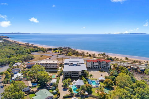 Beaches On Lammermoor Apartments - Accommodation Sunshine Coast 1