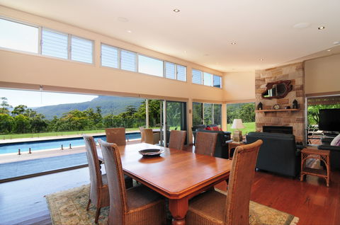 Bottlebrush Lodge - Accommodation Sunshine Coast 1