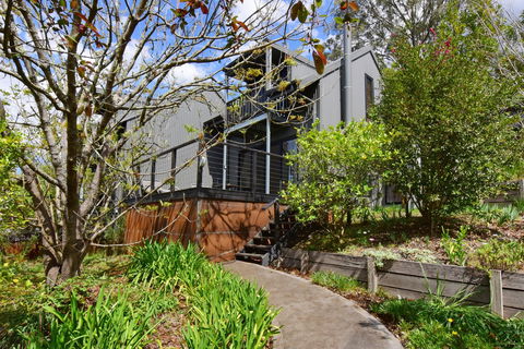 Cloudsong Chalets - Accommodation Sunshine Coast 0