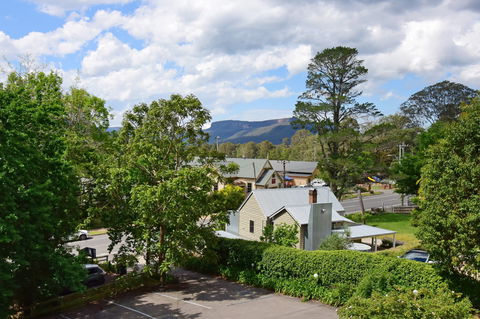Cloudsong Chalets - Accommodation Sunshine Coast 1