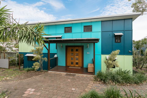 Colours Of Cylinder - Accommodation Sunshine Coast 1