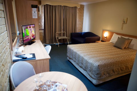 Forest Lodge Motor Inn And Restaurant - Accommodation Sunshine Coast 2