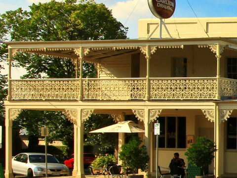 Hibernian Hotel Apartments - Accommodation Sunshine Coast 2