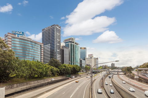 Meriton Suites North Sydney - Accommodation Sunshine Coast 0