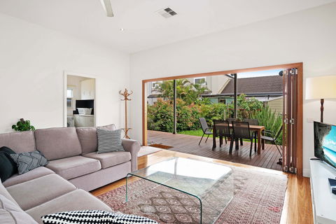 Newcastle Executive Homes - Cooks Hill Cottage - Accommodation Sunshine Coast 0