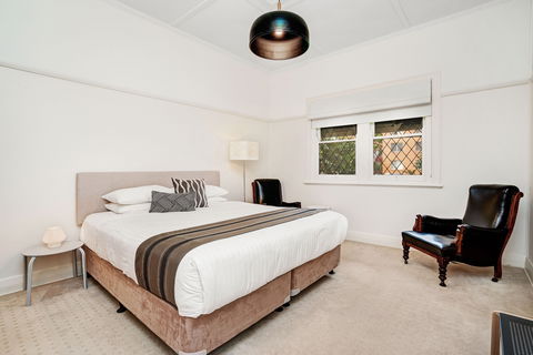 Newcastle Executive Homes - Cooks Hill Cottage - Accommodation Sunshine Coast 1