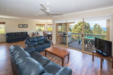 Ocean House - Accommodation Sunshine Coast 2