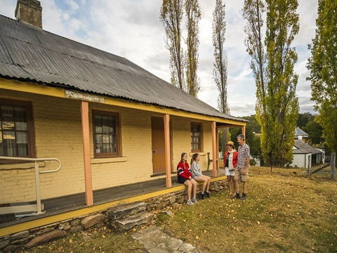 Old Trahlee - Accommodation Sunshine Coast 0