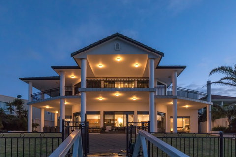 Port Lincoln Marina Luxury Escape - Accommodation Sunshine Coast 0