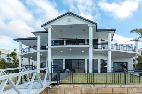 Port Lincoln Marina Luxury Escape - Accommodation Sunshine Coast 1
