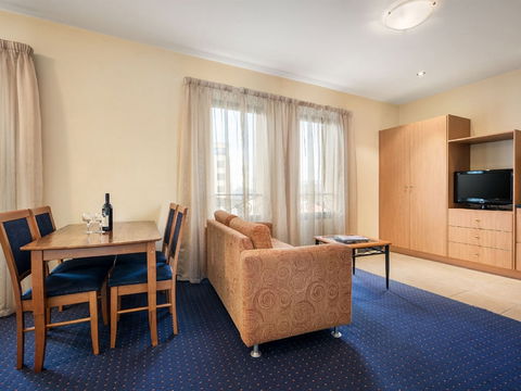 Quest Savoy - Accommodation Sunshine Coast 2