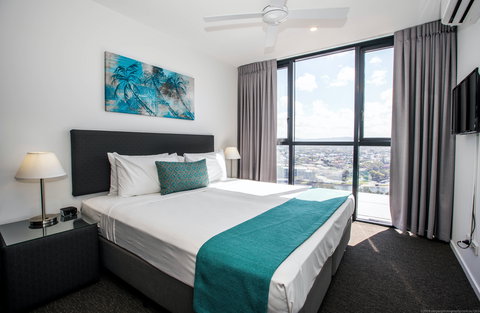 Synergy  Broadbeach - Accommodation Sunshine Coast 1