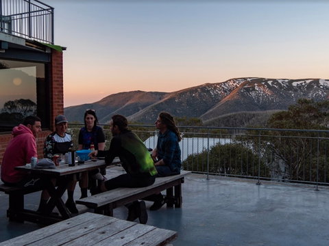 Viking Alpine Lodge - Accommodation Sunshine Coast 1