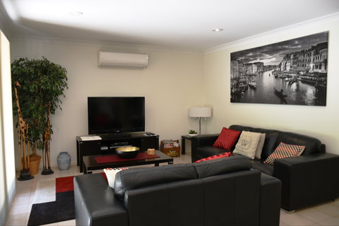 Wagga Riverside Apartments - Accommodation Sunshine Coast 2