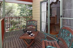 Eagle Hammer Cottages - Accommodation Sunshine Coast 3