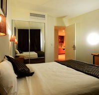 Golden Pebble Hotel - Accommodation Sunshine Coast