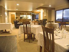 Trackers Mountain Lodge - Accommodation Sunshine Coast 3