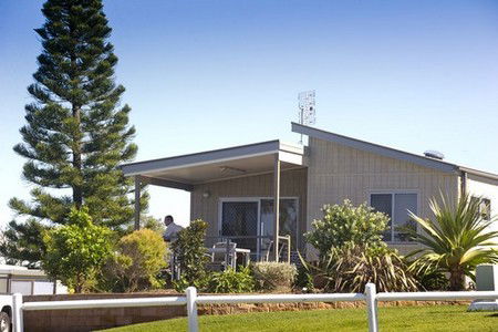 Shaws Bay Holiday Park - Accommodation Sunshine Coast 1