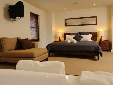 Sackville Apt No 1 - Accommodation Sunshine Coast 1