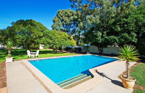 Wattle Motel - Accommodation Sunshine Coast 0