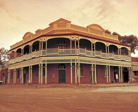 State Hotel - Accommodation Sunshine Coast 0