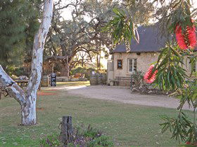 Overland Corner Hotel - Accommodation Sunshine Coast 1
