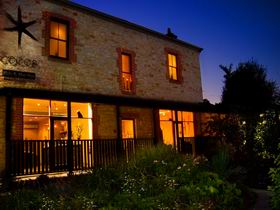 Cocos Hair And Day Spa - Accommodation Sunshine Coast 0