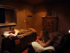 Cocos Hair And Day Spa - Accommodation Sunshine Coast 1