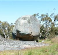 Tolmer Rocks - Accommodation Sunshine Coast