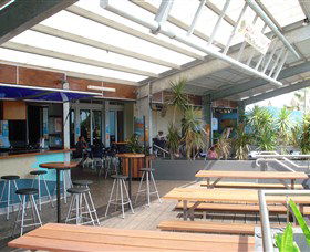 Beachfront Hotel - Accommodation Sunshine Coast 1