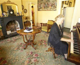 Jerilderie Historic Residence - Historic Home And Gardens - Accommodation Sunshine Coast 3