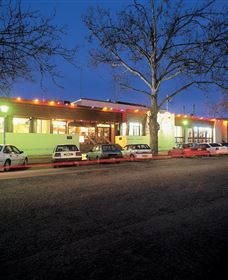 Narrandera Ex-Serviceman Club - Accommodation Sunshine Coast 0