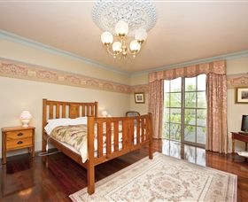 Barcaldine House - Accommodation Sunshine Coast 7