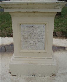 The Coronation Lamp Memorial - Accommodation Sunshine Coast 1