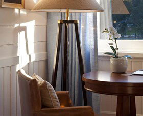 East Coast Lounge - Accommodation Sunshine Coast 4