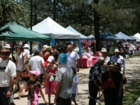 Broadbeach Art And Craft Markets - Accommodation Sunshine Coast 3