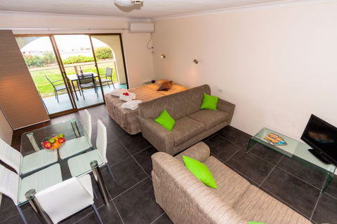 Edgewater Gardens - Accommodation Sunshine Coast 0