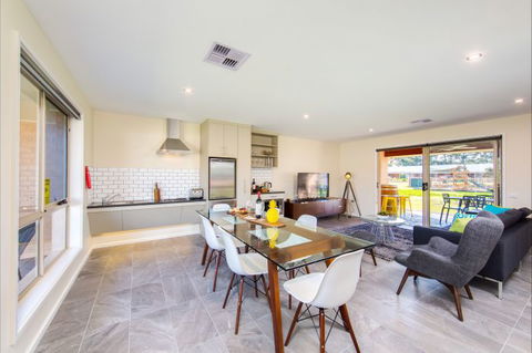 Howlong Golf Resort - Accommodation Sunshine Coast 0