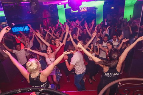 THE HANGOVER CRAWL - CLUB CRAWL SURFERS PARADISE - NIGHTLIFE - CLUBBING - Accommodation Sunshine Coast 1