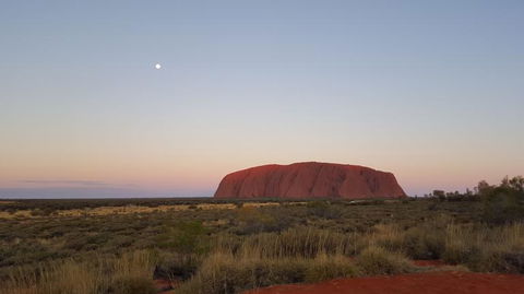 Uluru (Ayers Rock) Sunset With Outback Barbecue Dinner And Star Tour - Accommodation Sunshine Coast 2